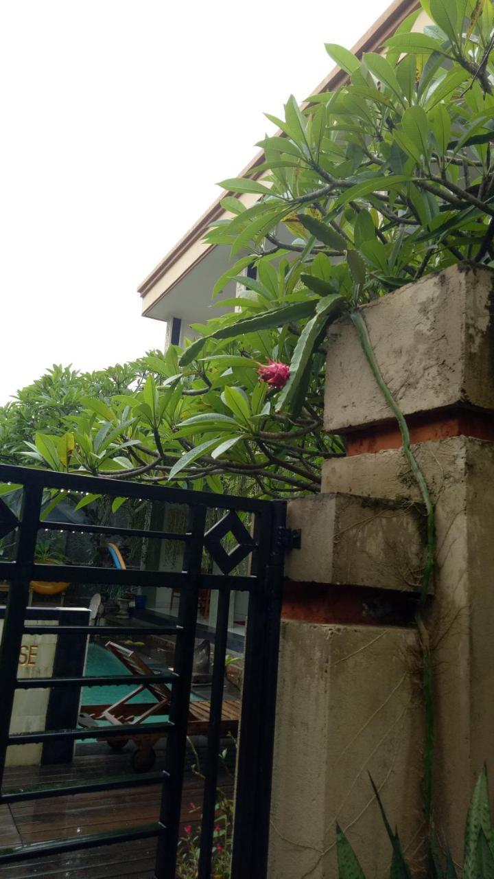 Appartamento Pujihouse One Legian Esterno foto